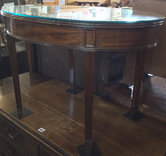 Oval mahogany coffee table